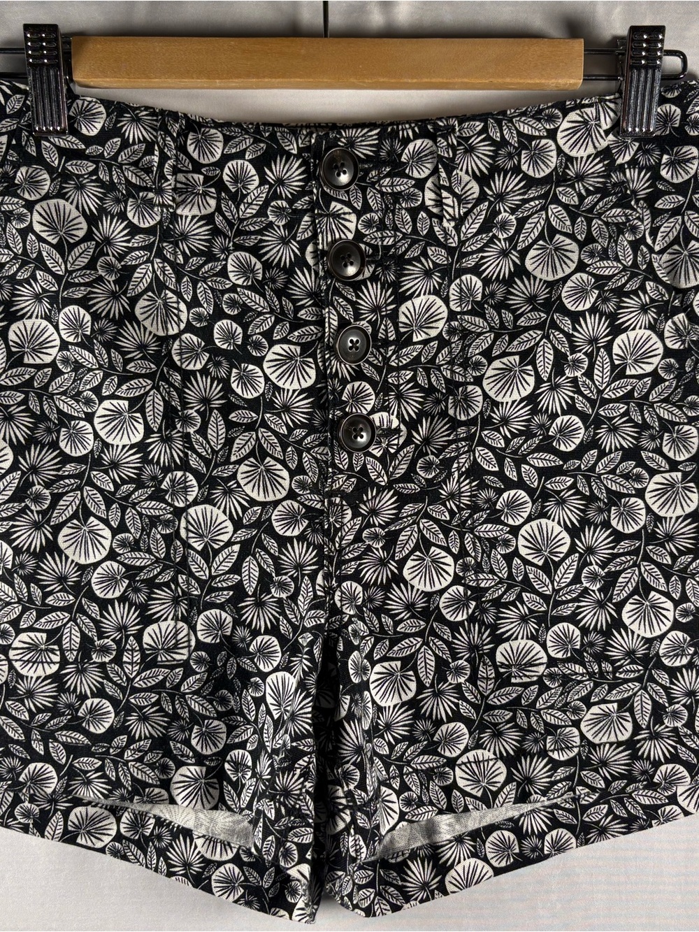 LOFT Women's High Rise Button Fly Palm Leaf Print Shorts Black White SZ O EUC